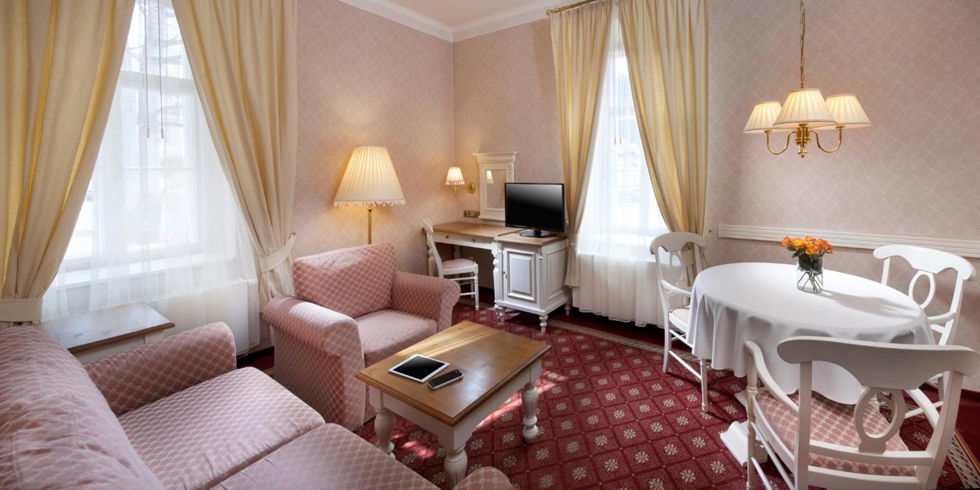 Alpska Ruze Hotel ลูฮาโชวิตเซอ ภายนอก รูปภาพ